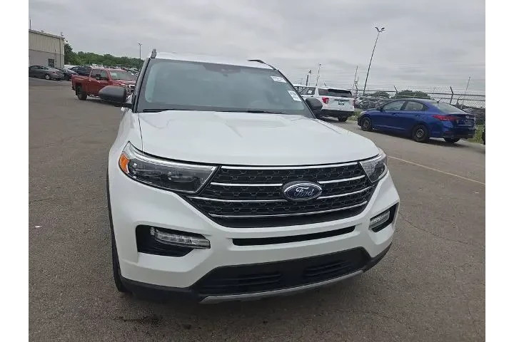 $30898 : Ford Explorer 2023 AWD XLT 4 image 2