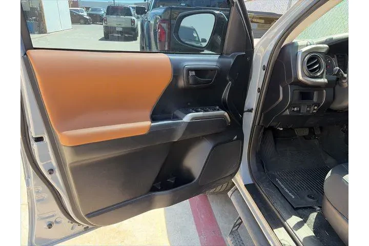 $28600 : Toyota Tacoma 2019 4x2 TRD O image 9