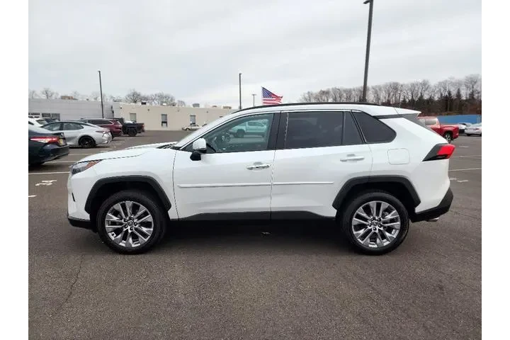 $34499 : Toyota RAV4 2023 AWD Limited image 4