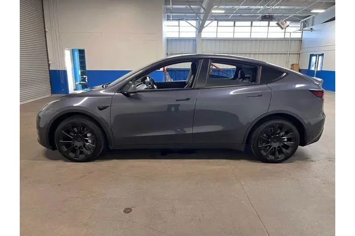 $23438 : Tesla Model Y 2021 AWD Long image 5
