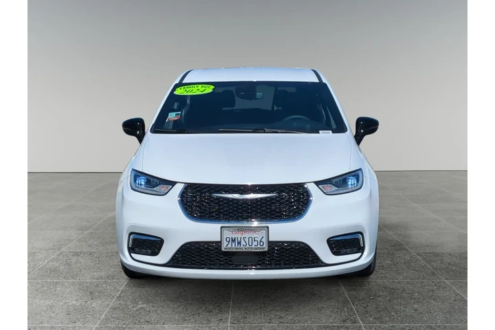 Chrysler Pacifica 2024 Touri image 8