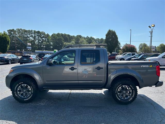 2018 Frontier PRO-4X Crew Cab image 4