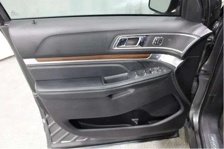 $17982 : Ford Explorer 2017 Limited 4 image 9