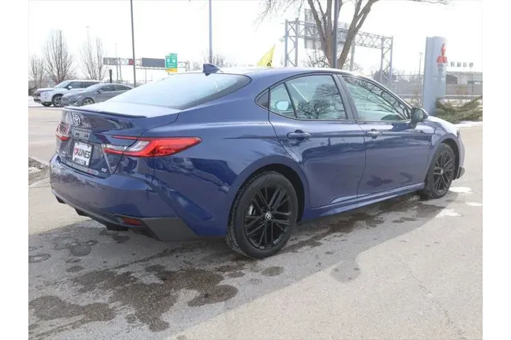 $31377 : Toyota Camry 2025 AWD SE 4dr image 10