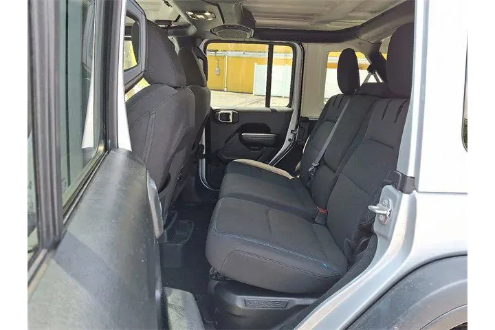 Jeep Wrangler 2023 4x4 Rubic image 10