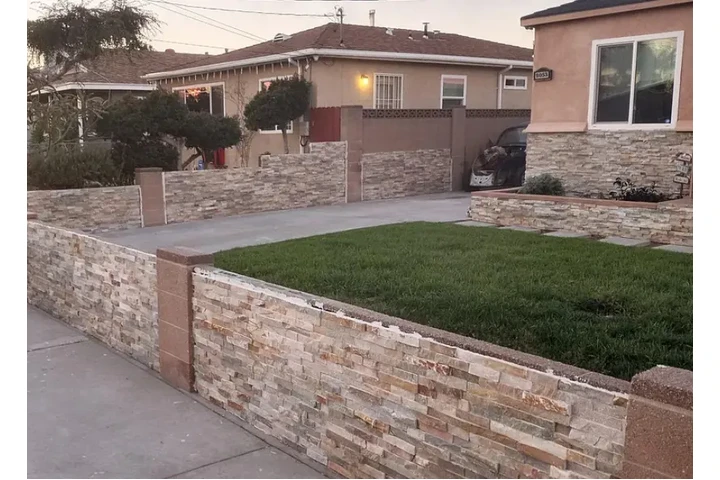 $1950 : 3 bedrooms and 1 bathroom image 2