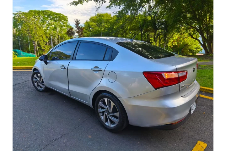 $7700 : Oferta por tiempo limitado Kia image 5