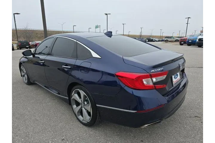 $19400 : Honda Accord 2018 Touring 4d image 3