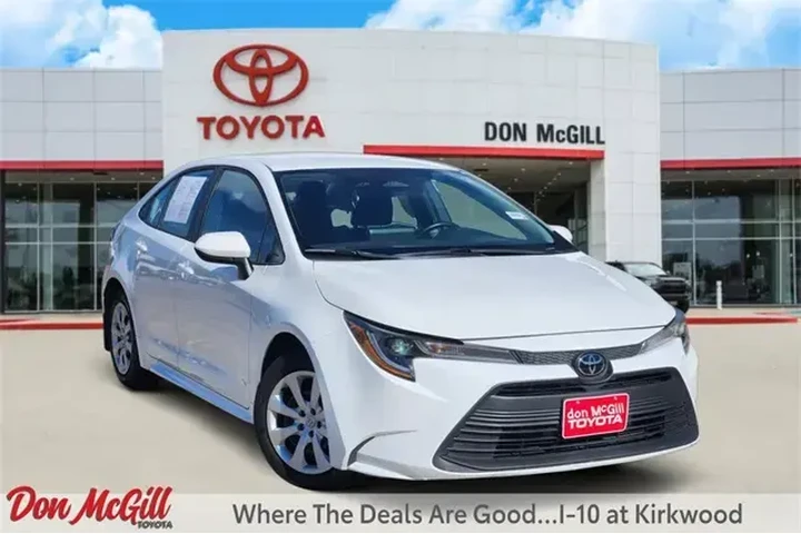$18641 : Toyota Corolla 2024 LE 4dr S image 1