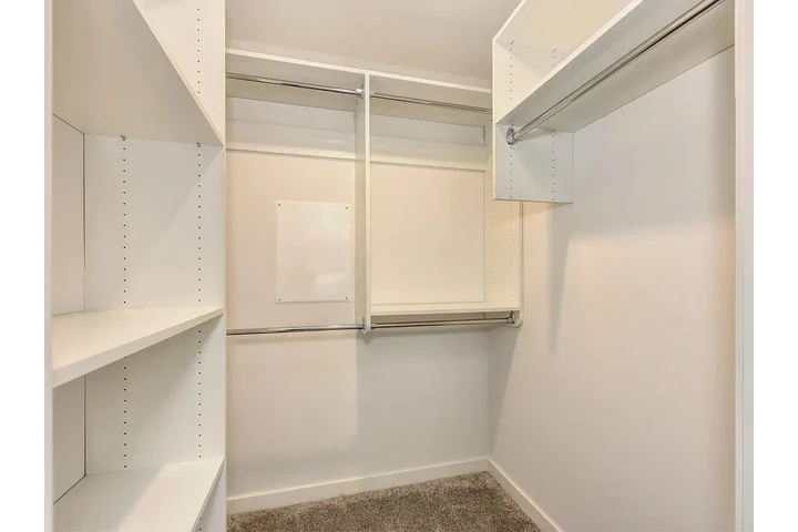 $1450 : 1bed and 1bath available for r image 3