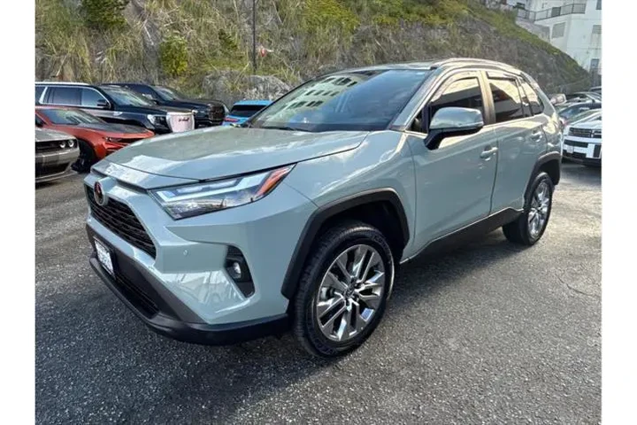 $31890 : Toyota RAV4 2023 AWD XLE Pre image 5