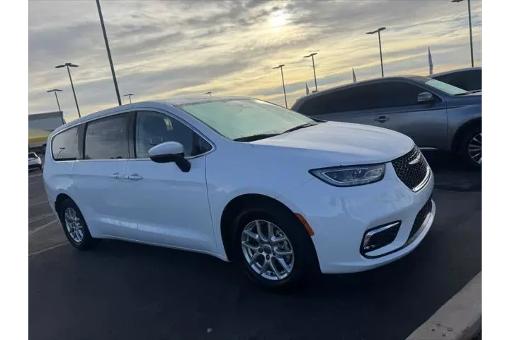 $23238 : Chrysler Pacifica 2023 Touri image 3