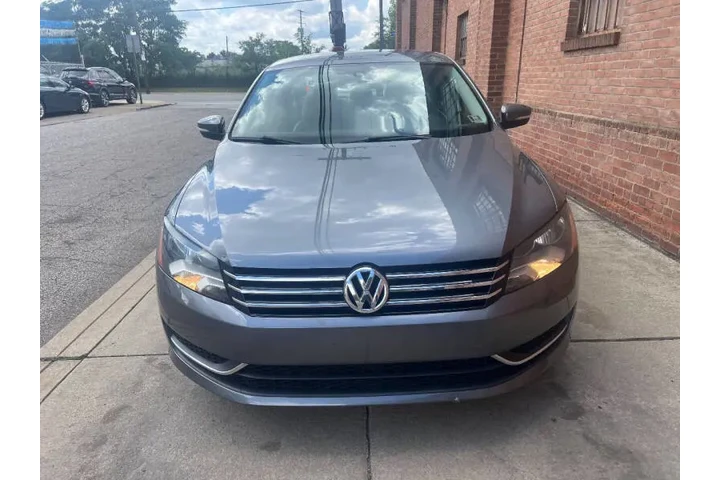 $11000 : 2014 Passat 2.5L Wolfsburg Ed image 9