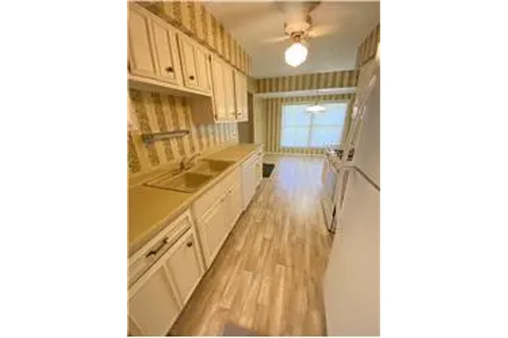 $2000 : Rental property with 3 bedro image 5