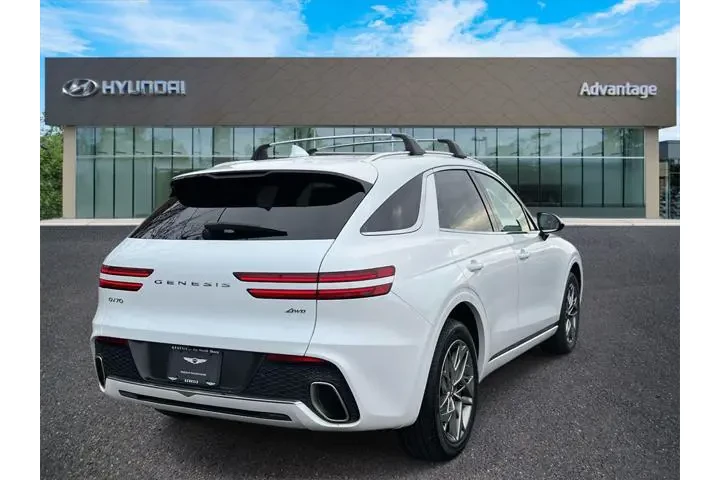 $33930 : Genesis GV70 2023 AWD 2.5T S image 6