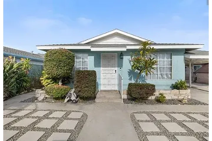 $2200 : HOUSE RENT IN Norwalk image 3