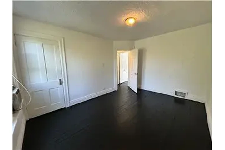 $699 : Rental property with 2 bedro image 7