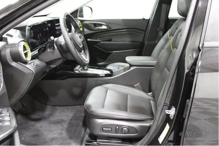 $24982 : Chevrolet Trax 2025 ACTIV 4d image 3