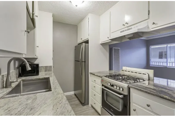 $1100 : APT LOS ANGELES INCLUYE PARKIN image 3