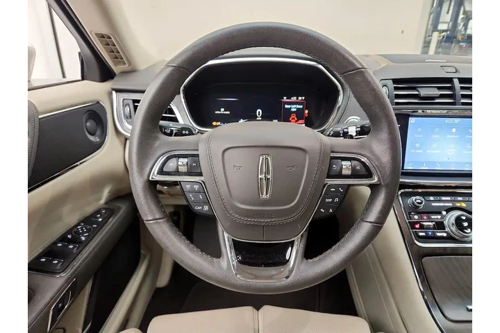 $30998 : Lincoln Continental 2020 AWD image 10