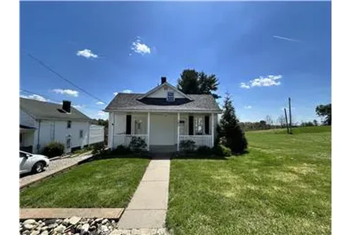 $1100 : Rental property with 2 bedro image 2
