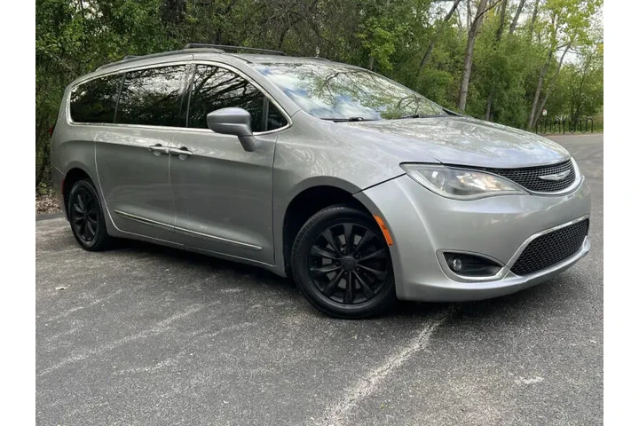 $12997 : 2017 Pacifica Touring Plus image 1