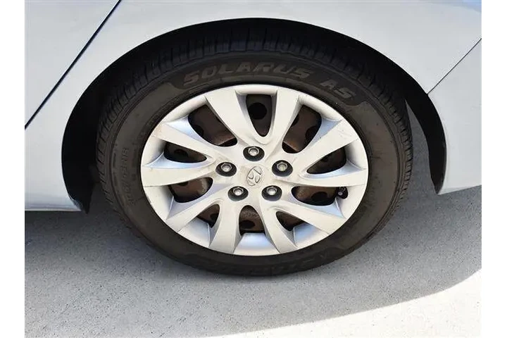 2013 Elantra GLS image 10