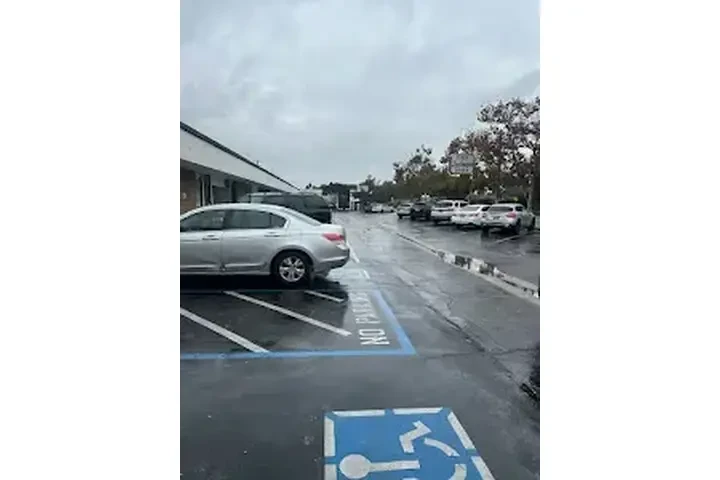 ¡SE RENTAN ESTACIONES! image 1