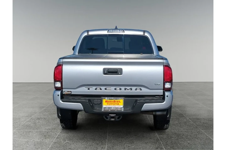 $30885 : Toyota Tacoma 2018 4x4 TRD P image 4