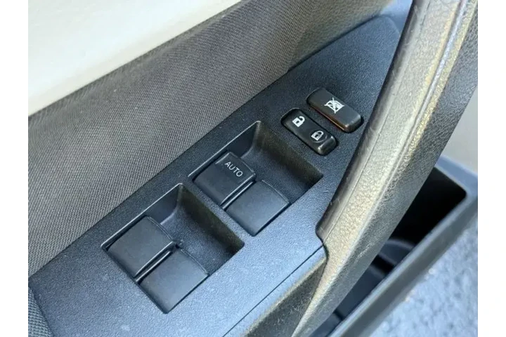 $11777 : Toyota Corolla 2017 LE 4dr S image 9