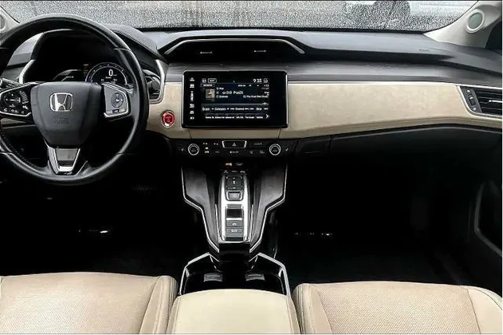 Honda Clarity Plug-In Hybrid image 10