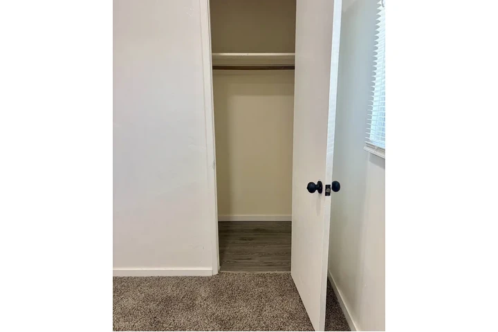 $890 : beautifully updated bathroom image 4