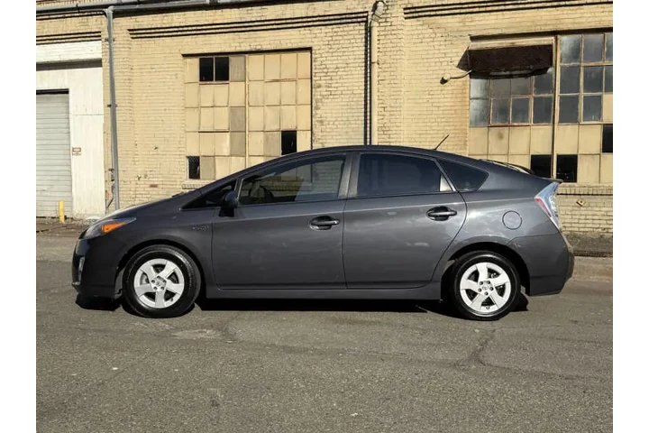 $12988 : 2010 Prius III image 6
