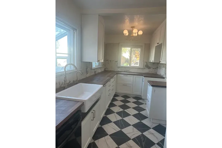 $1290 : South Los Angeles Renta image 5