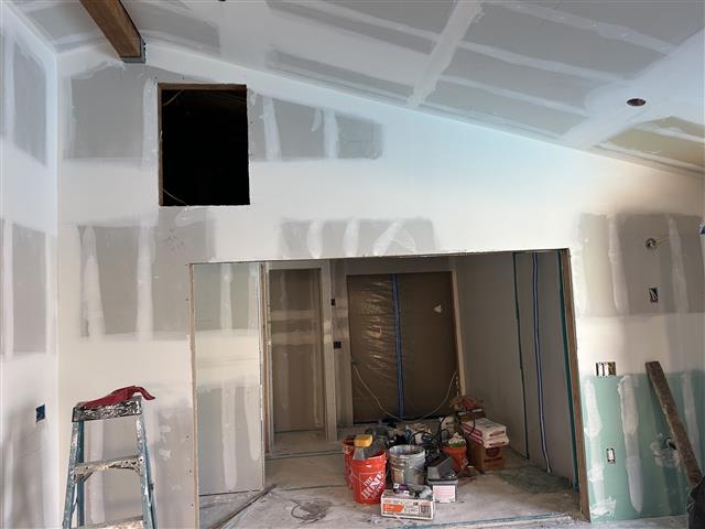 Drywall tapping Chuy image 7