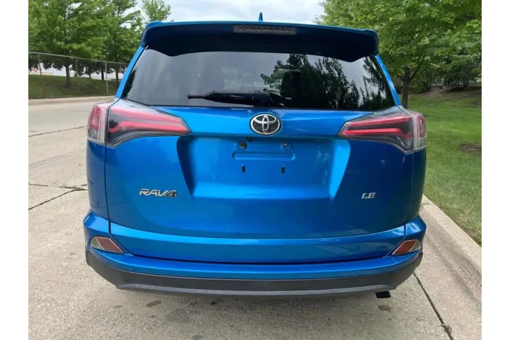 $15997 : 2018 RAV4 LE image 5