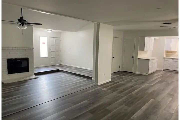 $1050 : Beautiful freshly painted home image 2