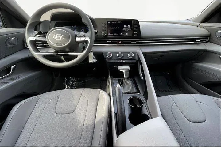 $20798 : Hyundai ELANTRA 2025 SE 4dr image 5