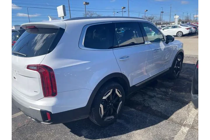 $33777 : Kia Telluride 2025 AWD S 4dr image 2