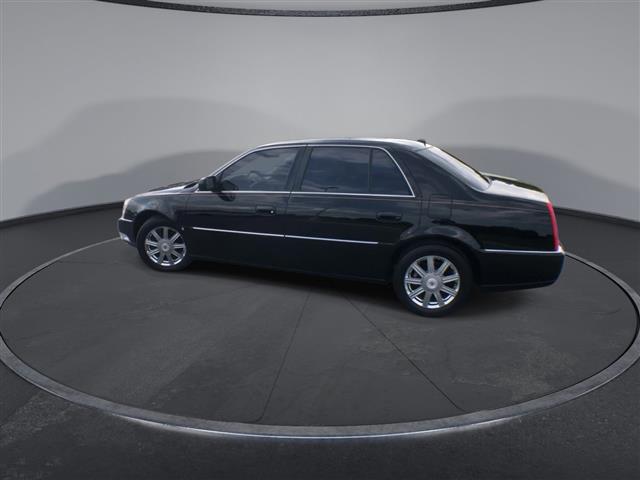 PRE-OWNED 2008 CADILLAC DTS W image 6