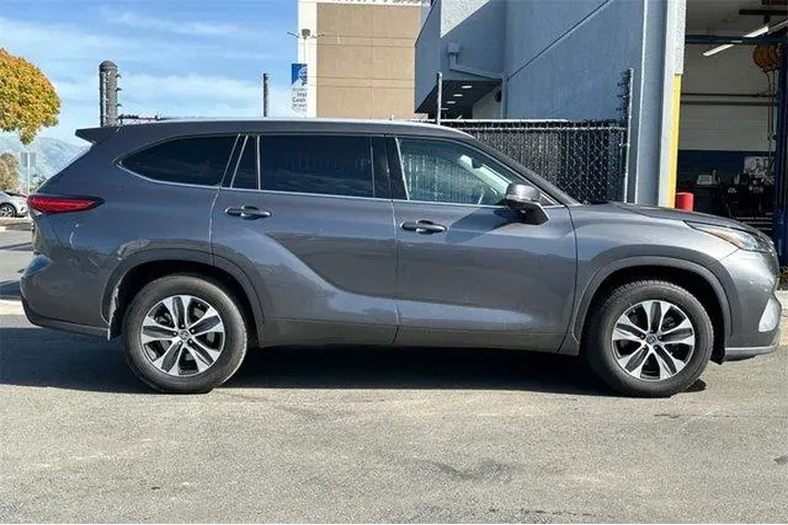 $30063 : Toyota Highlander 2022 XLE 4 image 3