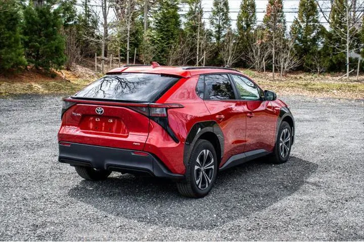 $17995 : Toyota bZ4X 2023 AWD XLE 4dr image 7