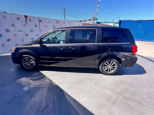 $13995 : Used 2017 Grand Caravan SXT W image 6