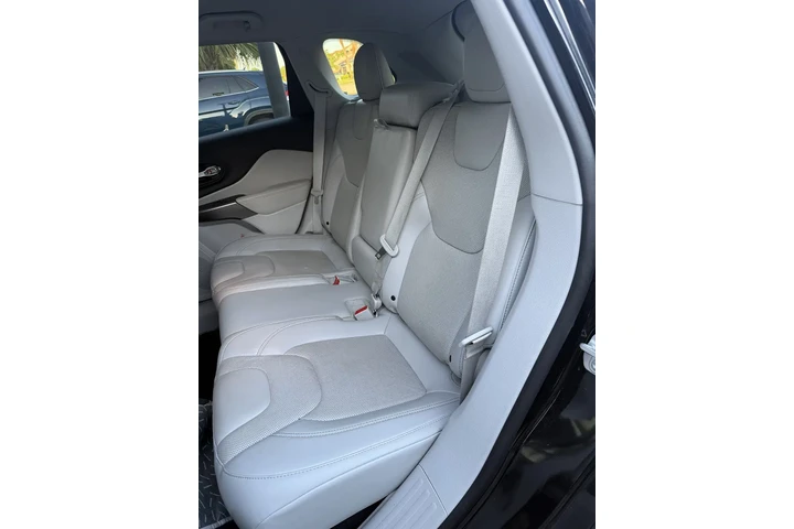 $9000 : 2019 Jeep Cherokee LTD image 6