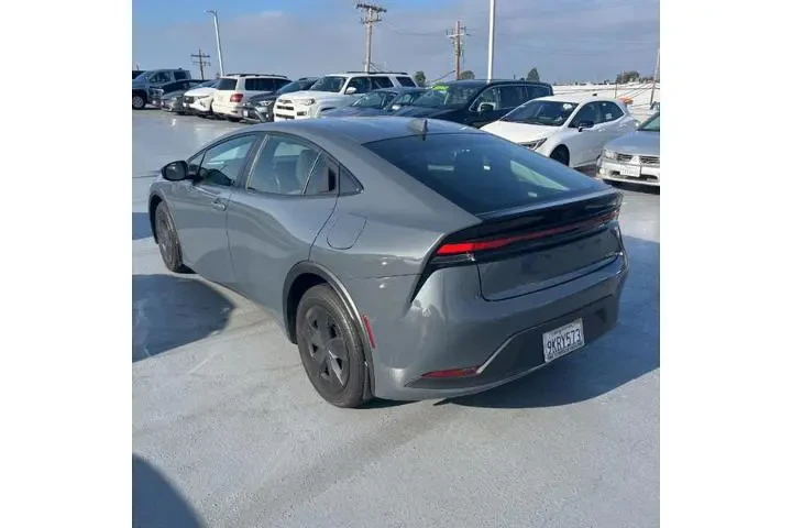 $27995 : Toyota Prius 2024 LE 4dr Hat image 2