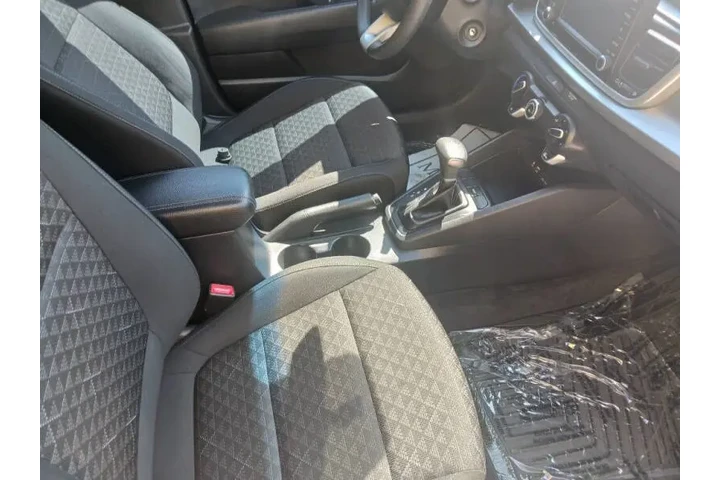 $8500 : 2020 Rio S image 6