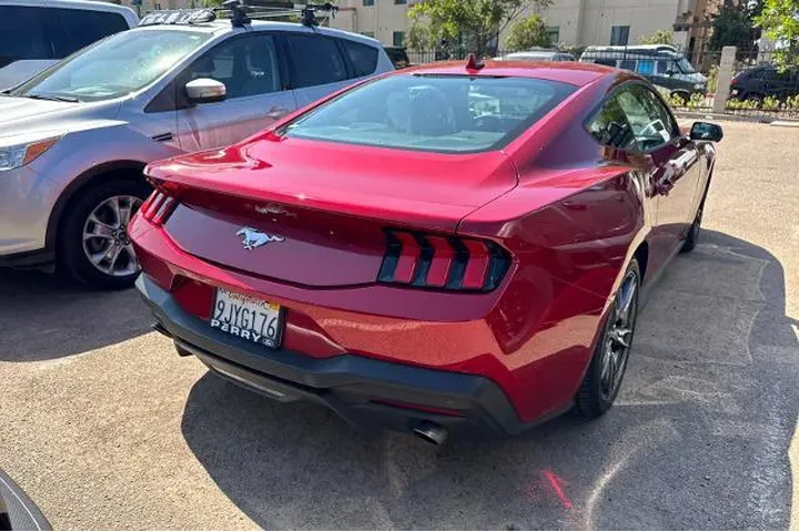 $31995 : Ford Mustang 2024 EcoBoost 2 image 2