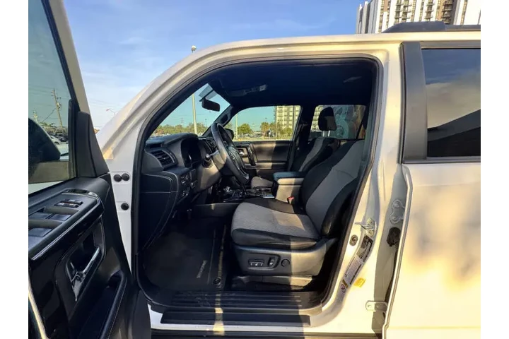 $35499 : 2019 4Runner SR5 Premium image 4