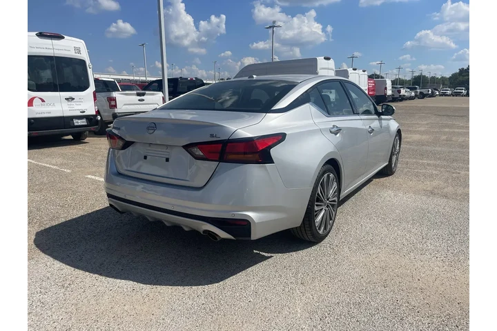 $21459 : Nissan Altima 2023 2.5 SL 4d image 3