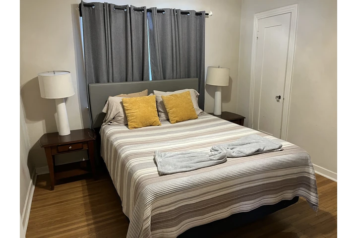 $1300 : Rento Recámara, baño compartid image 2